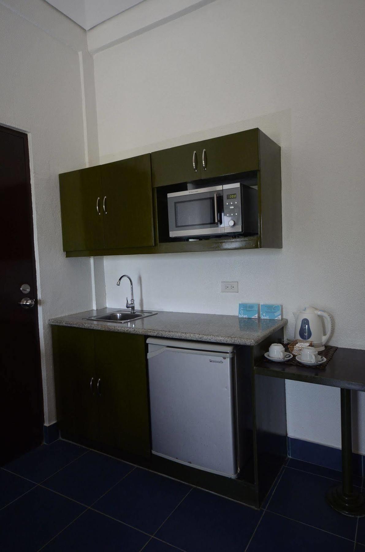 Microtel By Wyndham Puerto Princesa Eksteriør bilde