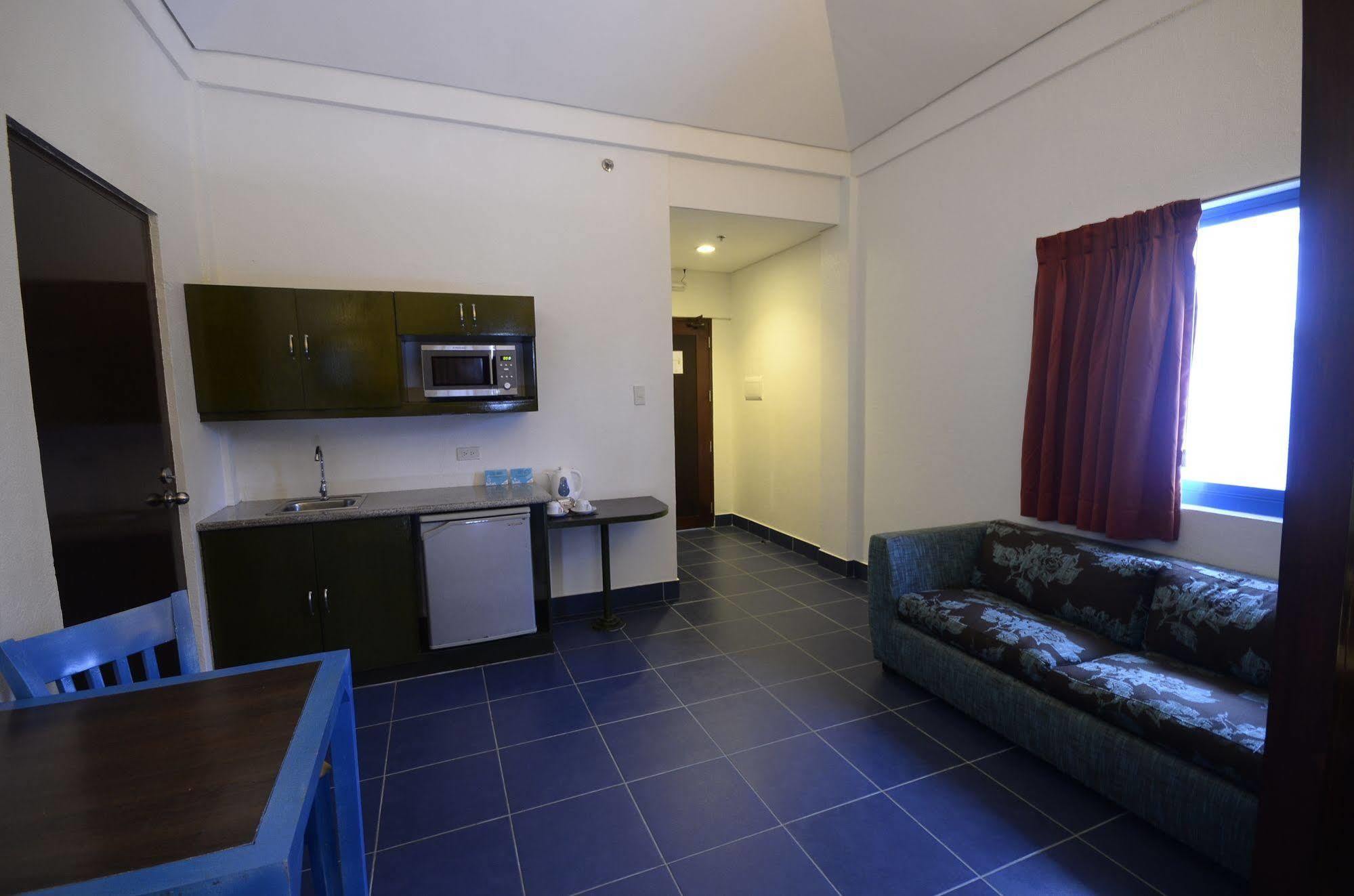 Microtel By Wyndham Puerto Princesa Eksteriør bilde